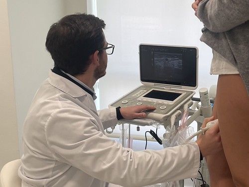 Medidas de higiene venosa como una buena hidratación, el ejercicio físico y bajar de peso ayudan a controlar la sintomatología de las varices